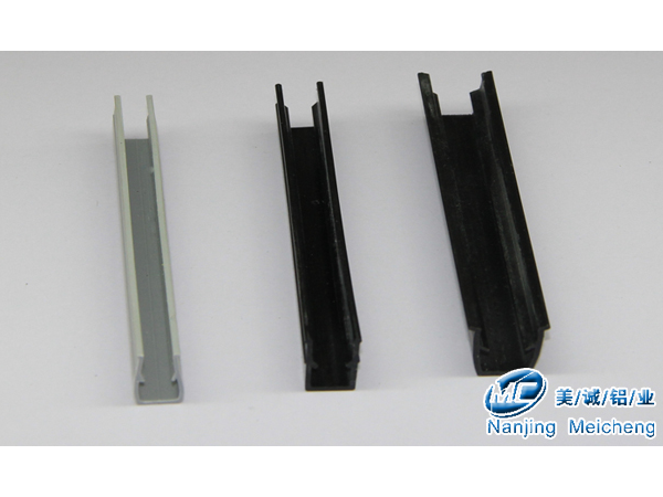 工業鋁型材配件中，槽條的作用