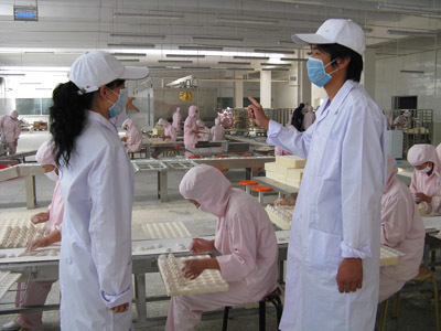 南和縣質(zhì)監(jiān)局開展節(jié)前食品銷售專項(xiàng)檢查 織密食品安全“防護(hù)網(wǎng)”